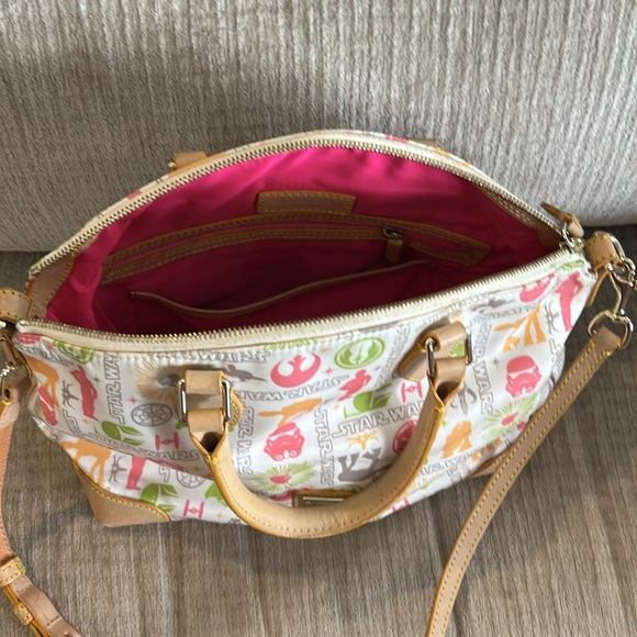 Dooney and Bourke disney’s Star Wars on the light side bag Crossbody
10 x 14 x 6 - Picture 7 of 11